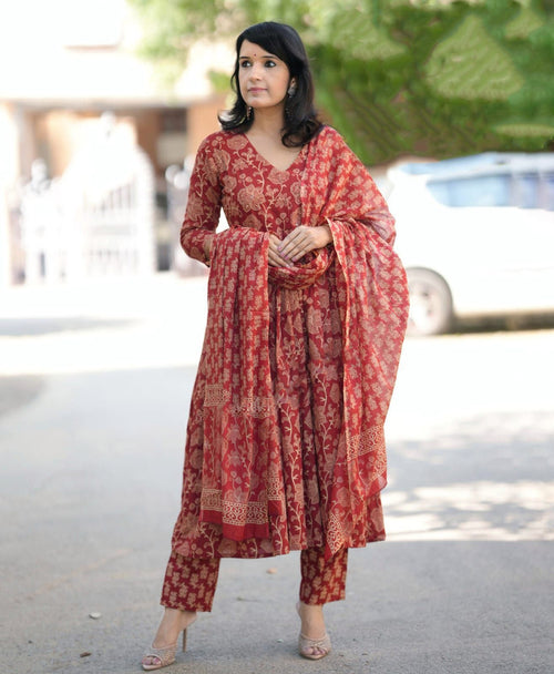 Maroon Kurti Pant Dupatta Set – Elegant Style for Every Occasion